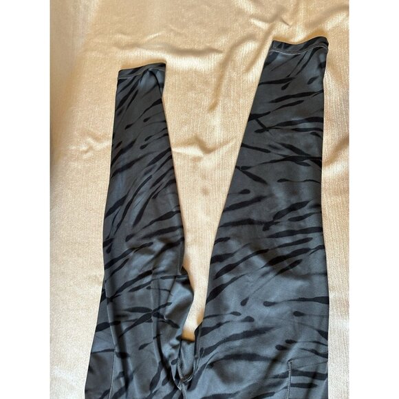 Athleta Womens Salutation Stash Pocket 7/8 Legging Gray Zebra Stripe Size Small - Picture 10 of 15